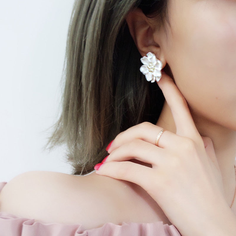 High Quality Unique Graceful Big White Flower Earring